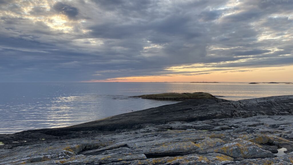 Náš večerní výhled z Atlantic Ocean Road Náš večerní výhled z Atlantic Ocean Road (fotografie: Marek Tomíšek)