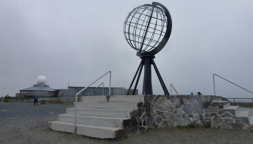 Nordkapp – nejsevernější vyhlídka je označená tímto glóbem