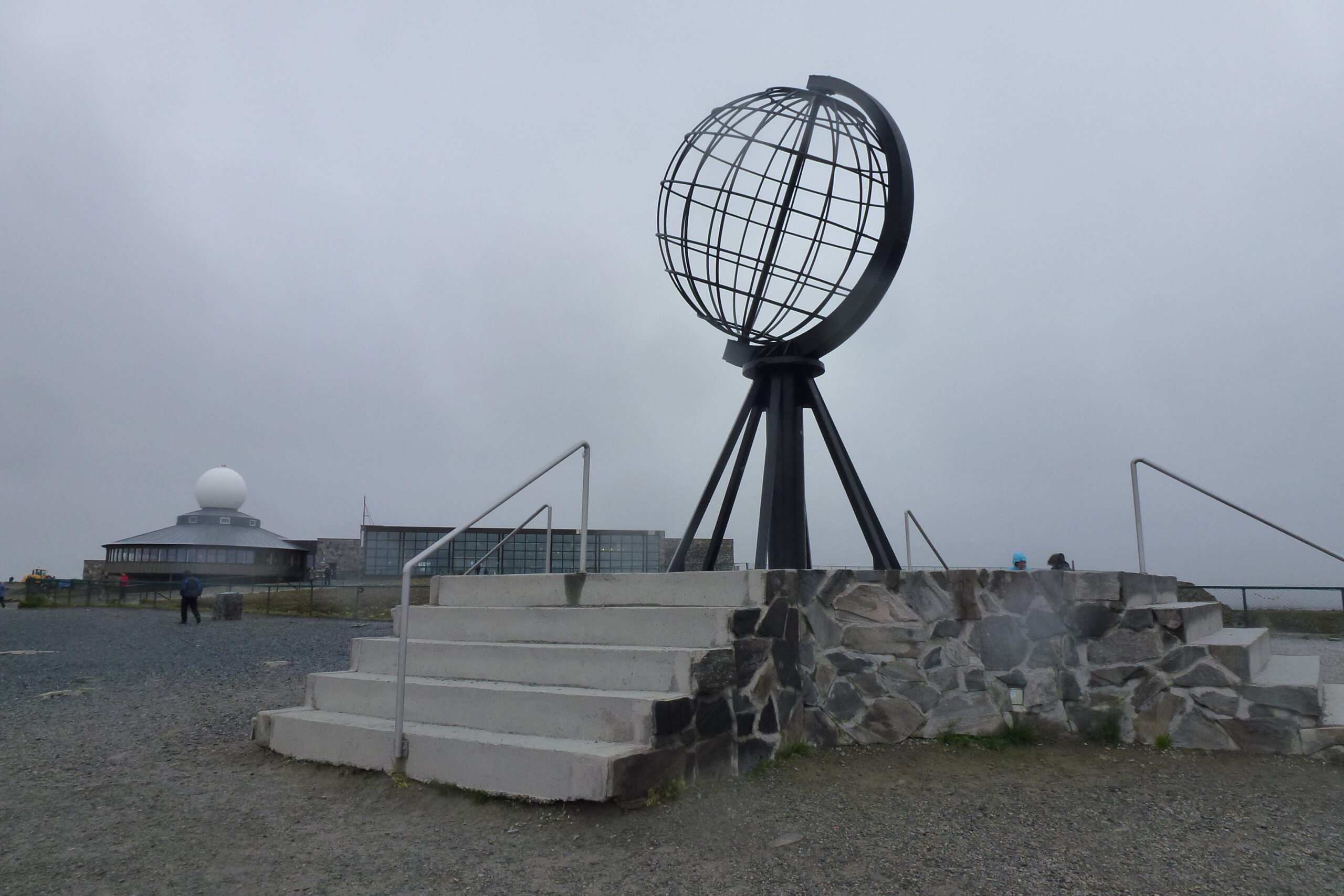Nordkapp – nejsevernější vyhlídka je označená tímto glóbem