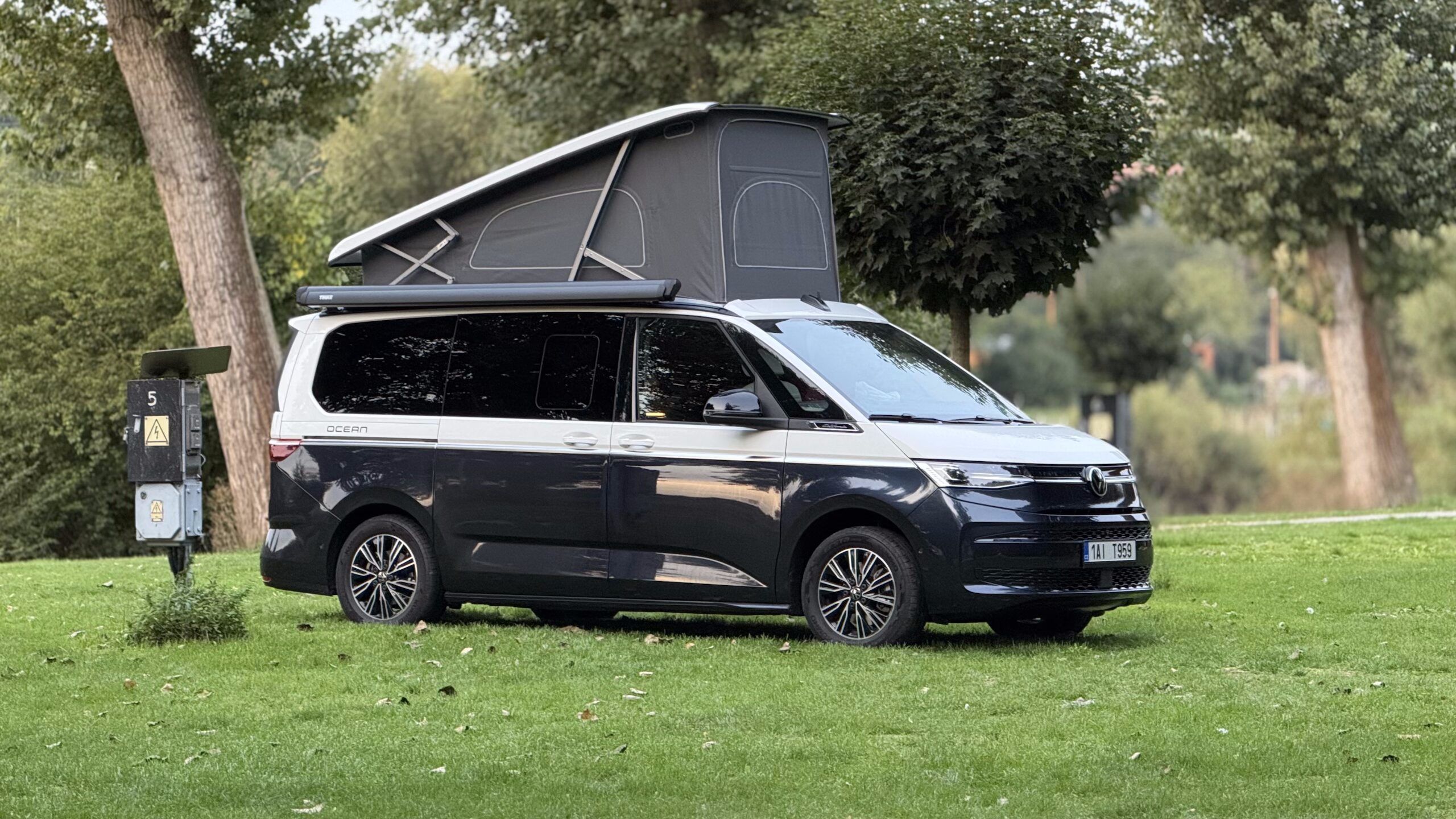 Volkswagen California Ocean z boku