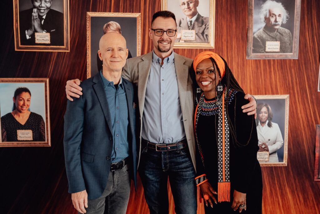 Scott Cervine, Marek Tomíšek a Lerato Sithole